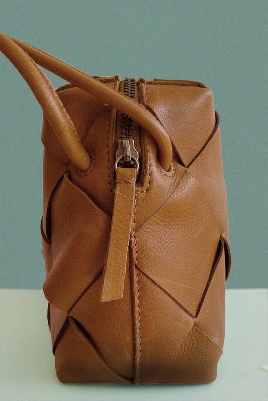 LEATHER BOX CROSSBODY BAG 3