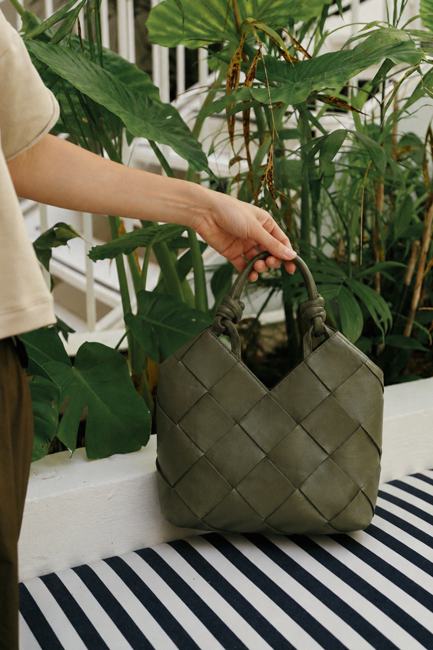 KNOTTED LEATHER BAG