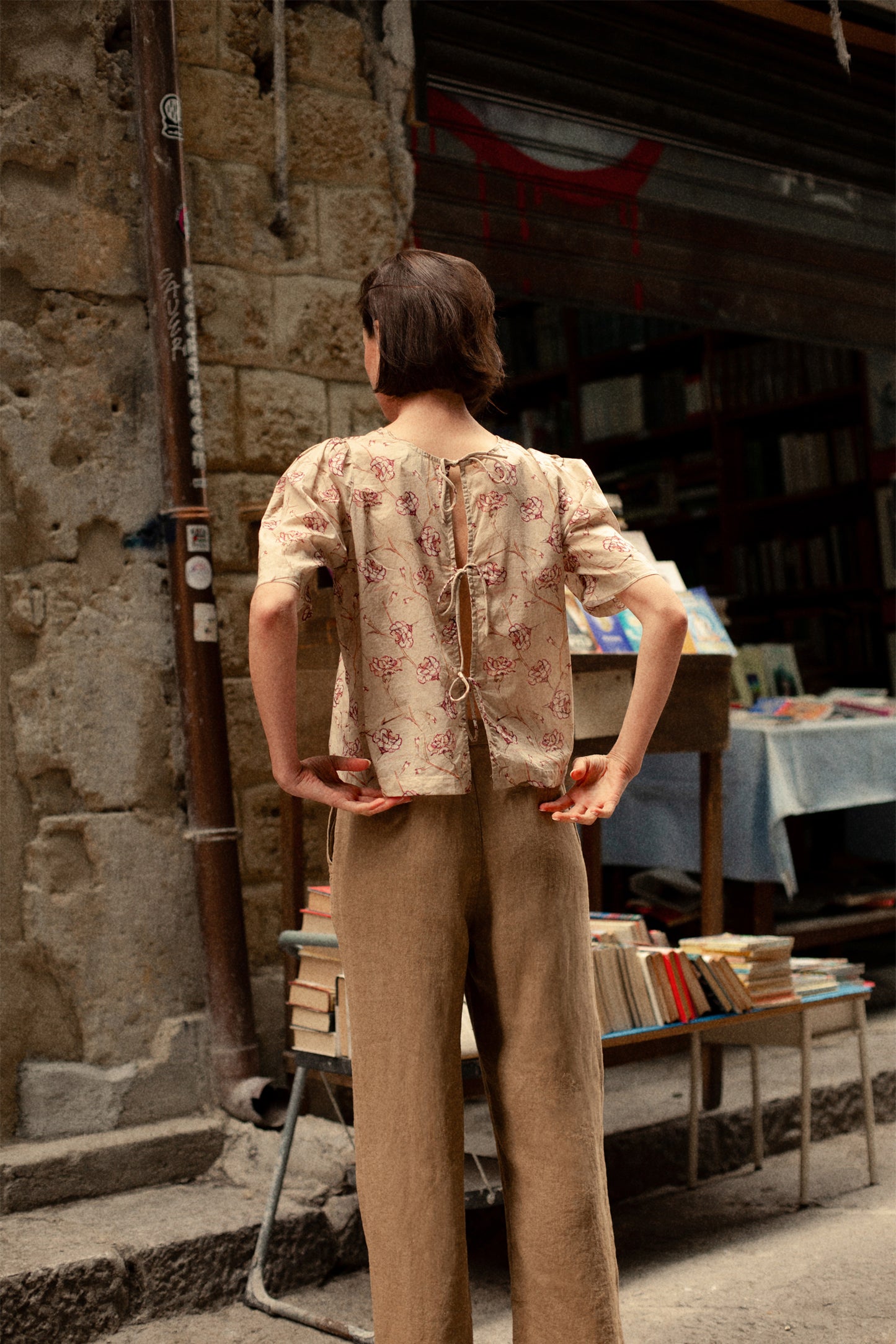 [CL] TIE-CLOSURE BLOUSE