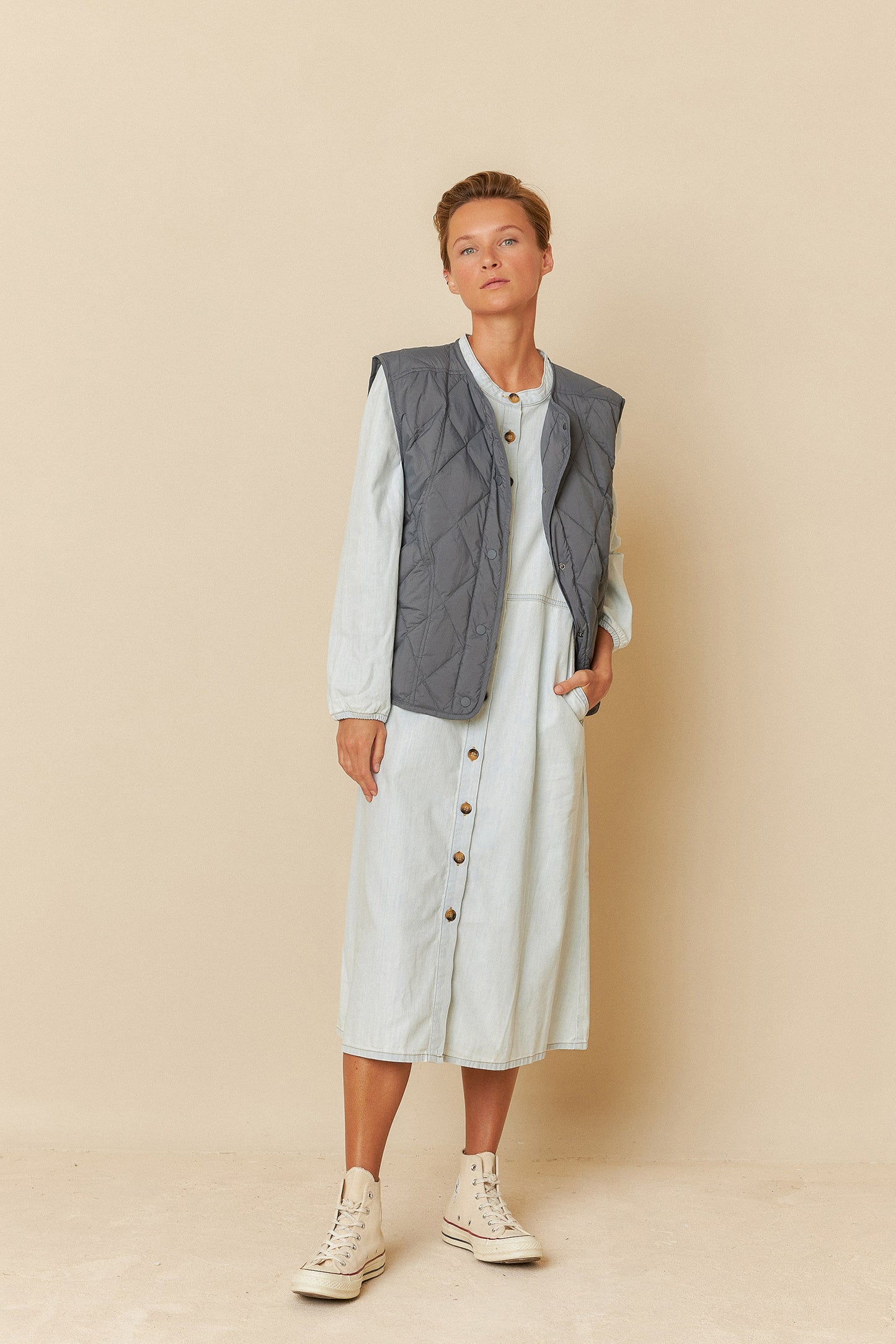 QUILTED VEST WITH SNAPS