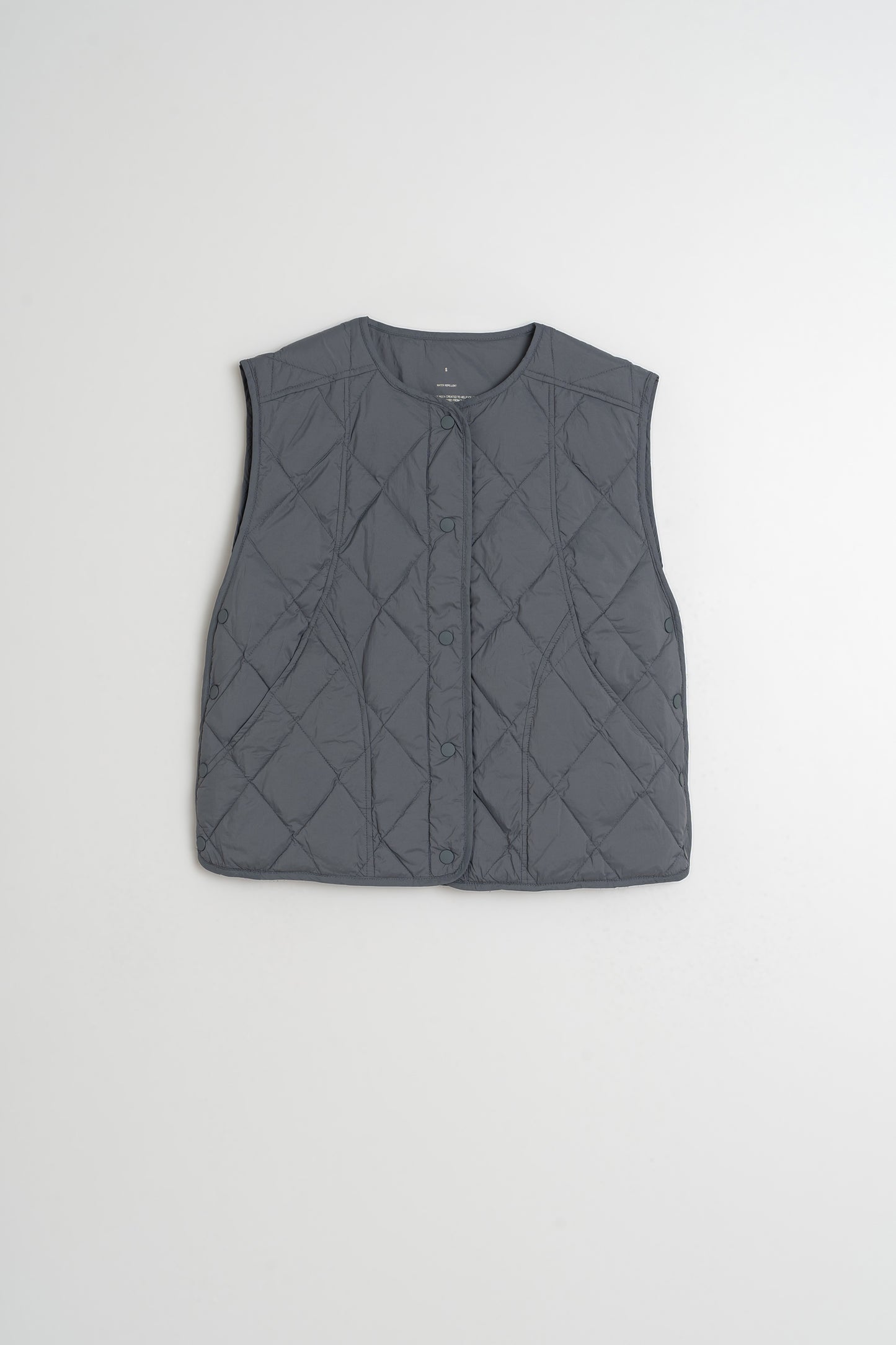 QUILTED VEST WITH SNAPS