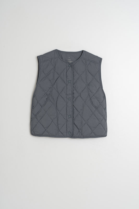 QUILTED VEST WITH SNAPS
