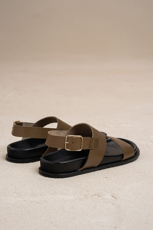 BUCKLE FLAT SANDALS