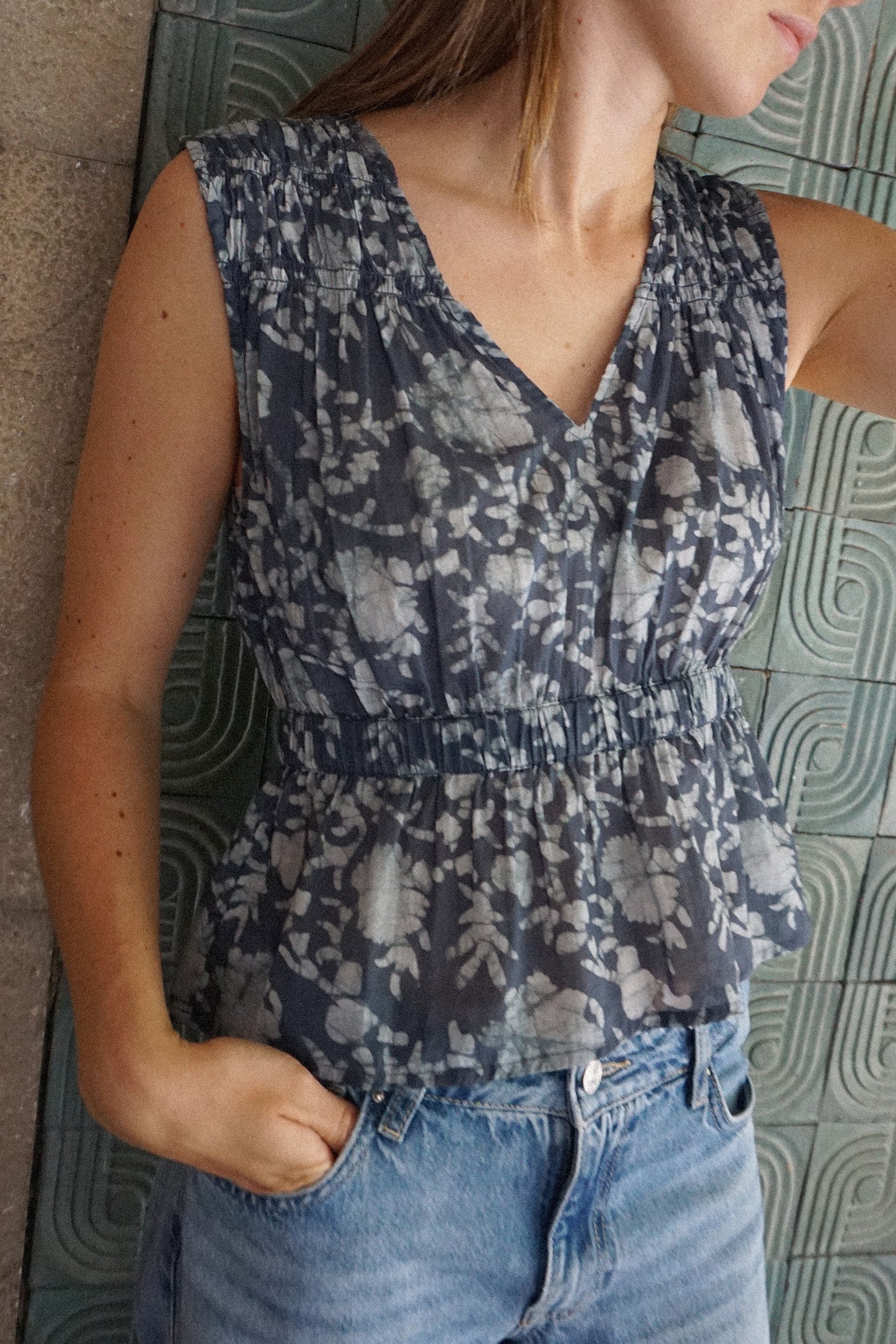[CL] TOP WITH ELASTIC DETAILS