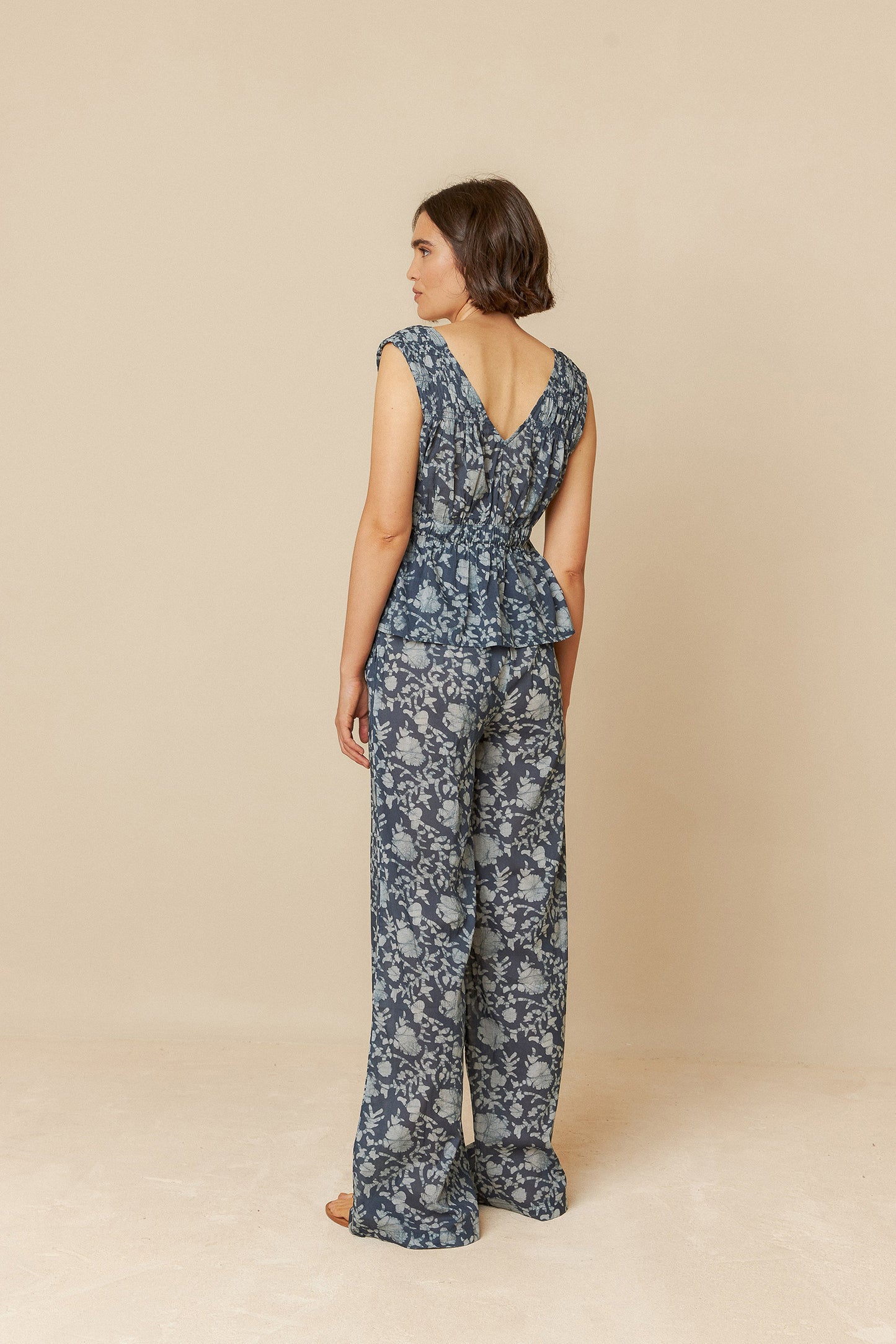 [CL] TOP WITH ELASTIC DETAILS