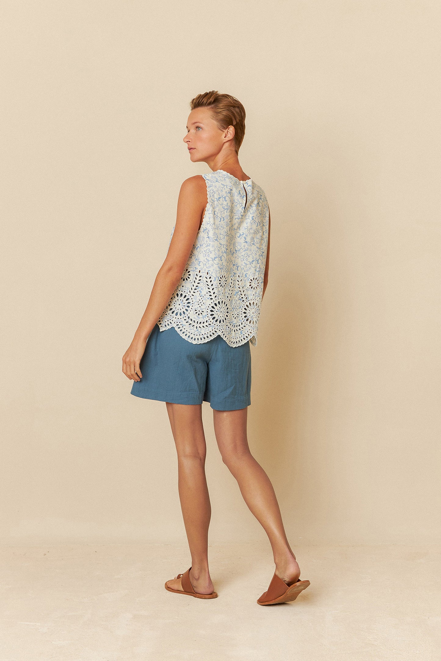 [CL] EMBROIDERED POPLIN TOP
