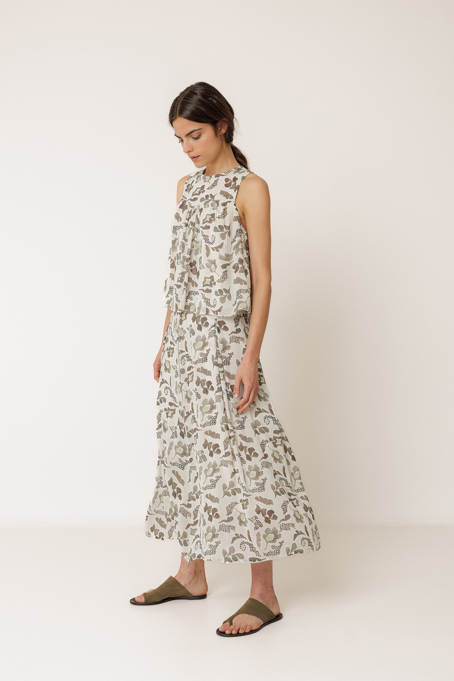 SLEEVELESS FLOWER TOP