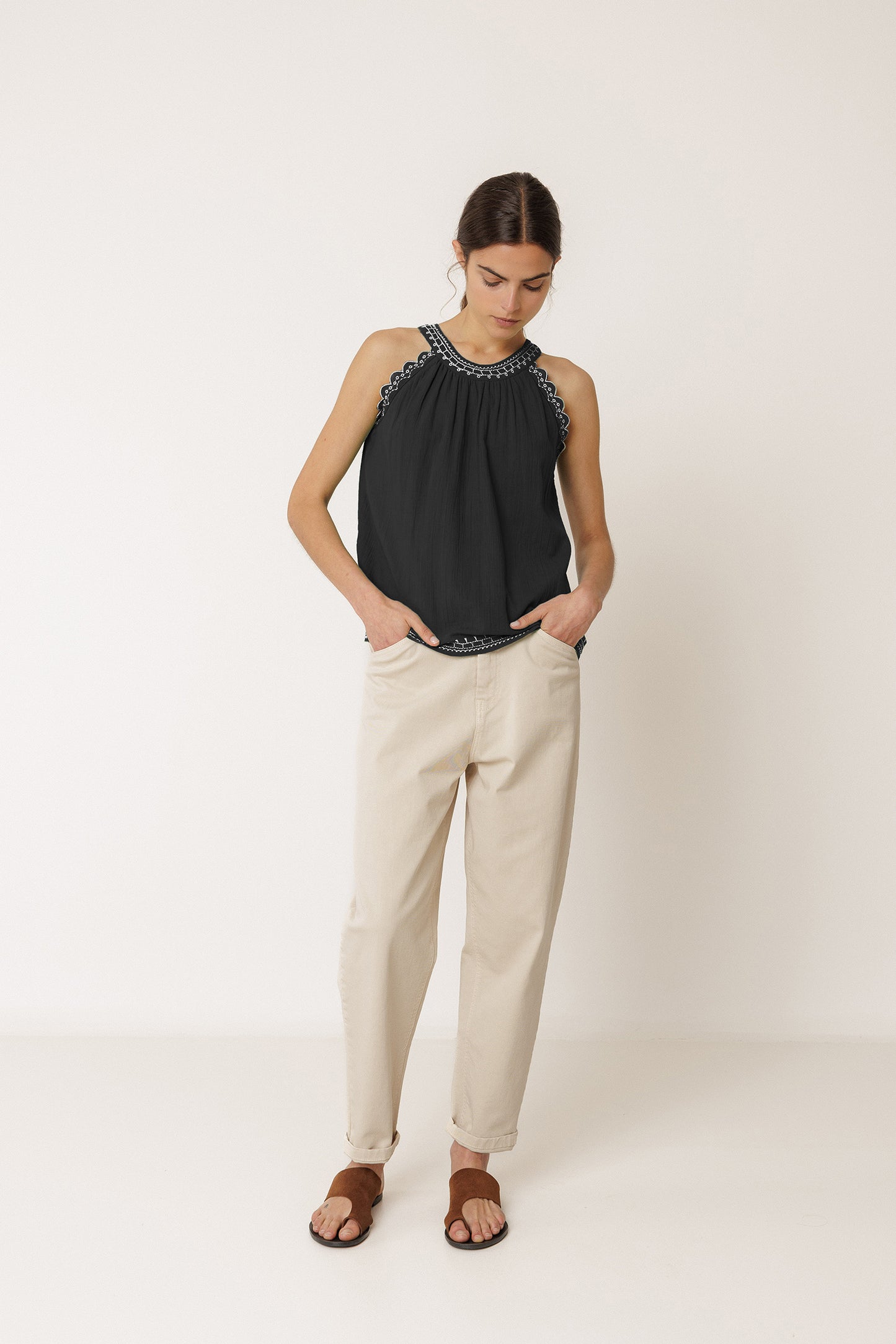 CONTRAST-EMBROIDERY TOP