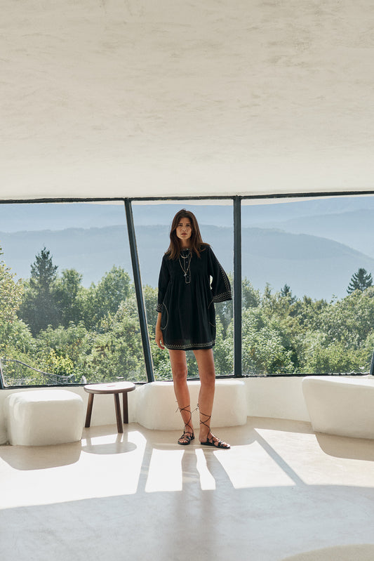 CONTRAST EMBROIDERED DRESS 1