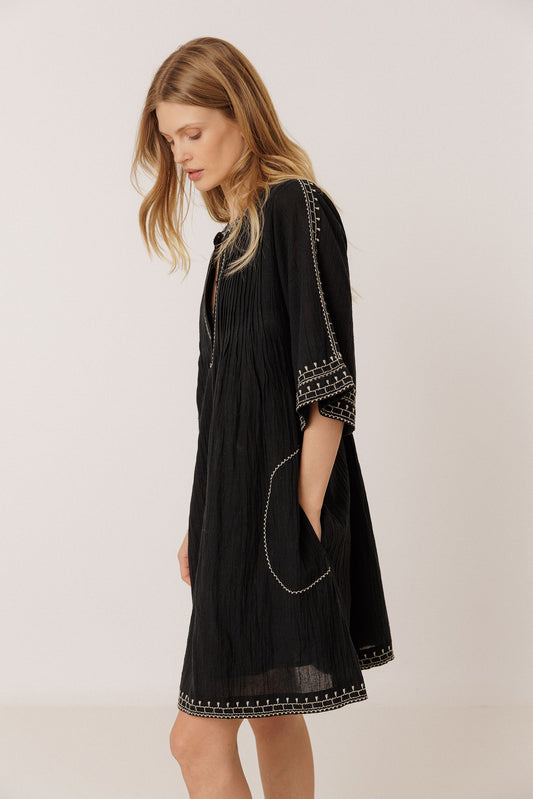CONTRAST EMBROIDERED DRESS 4