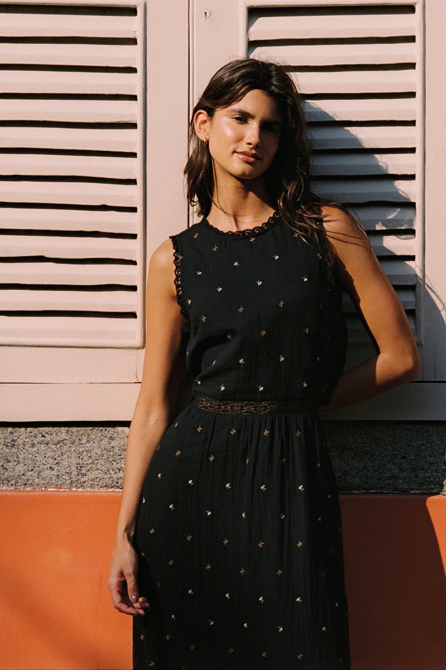 FLORAL EMBROIDERED DRESS