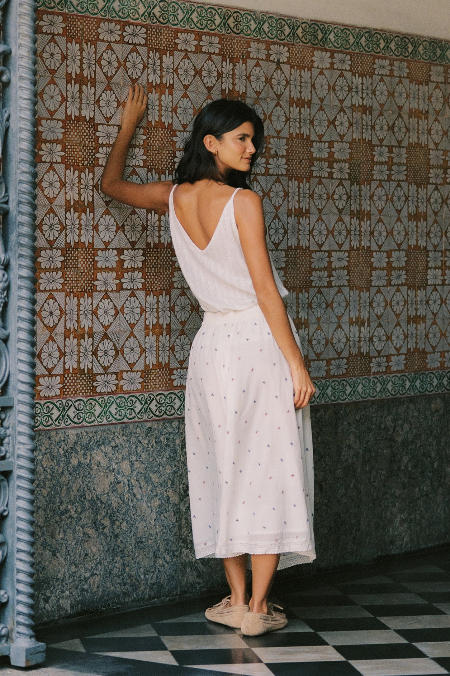 FLORAL EMBROIDERED SKIRT