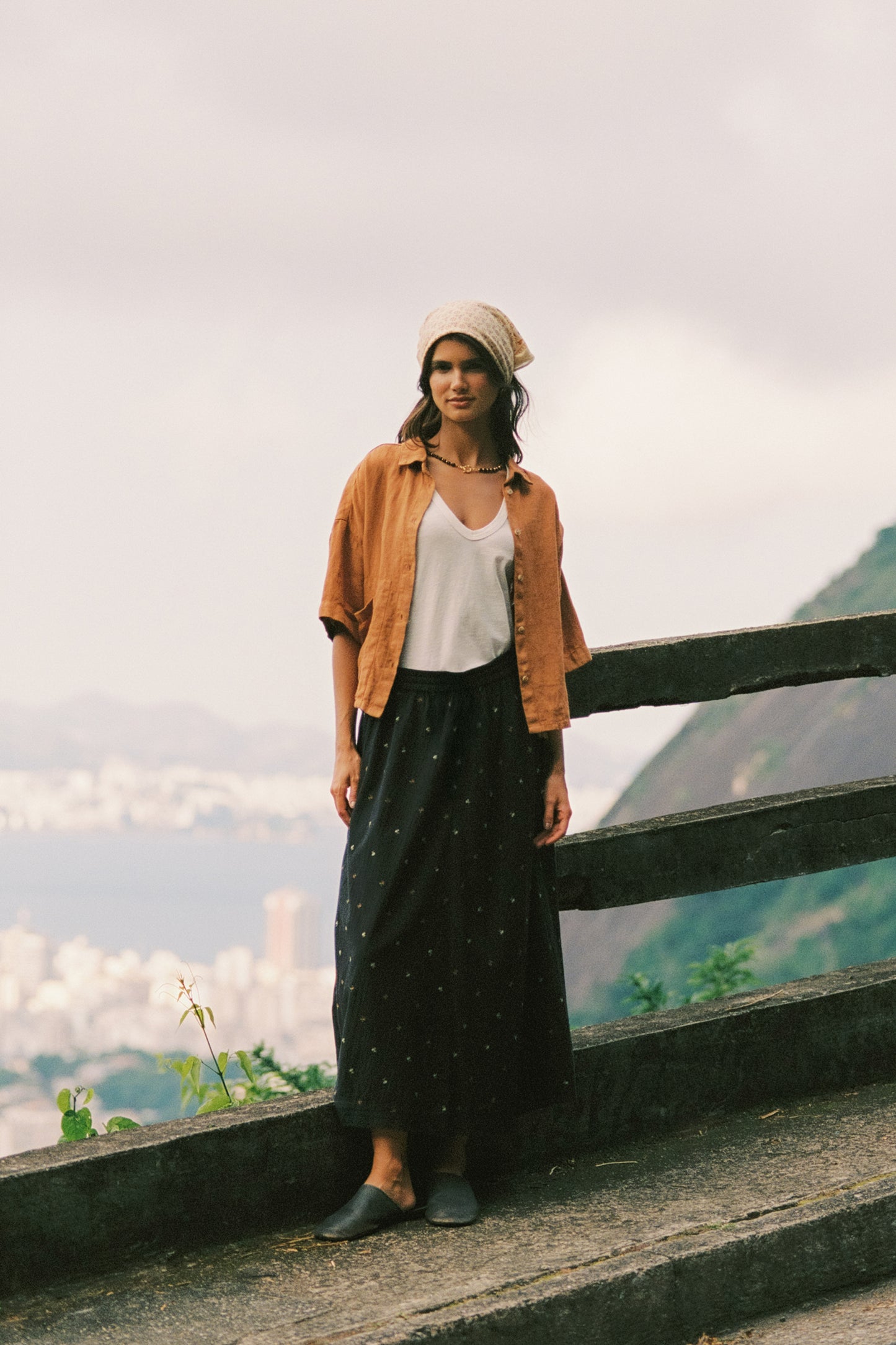 FLORAL EMBROIDERED SKIRT