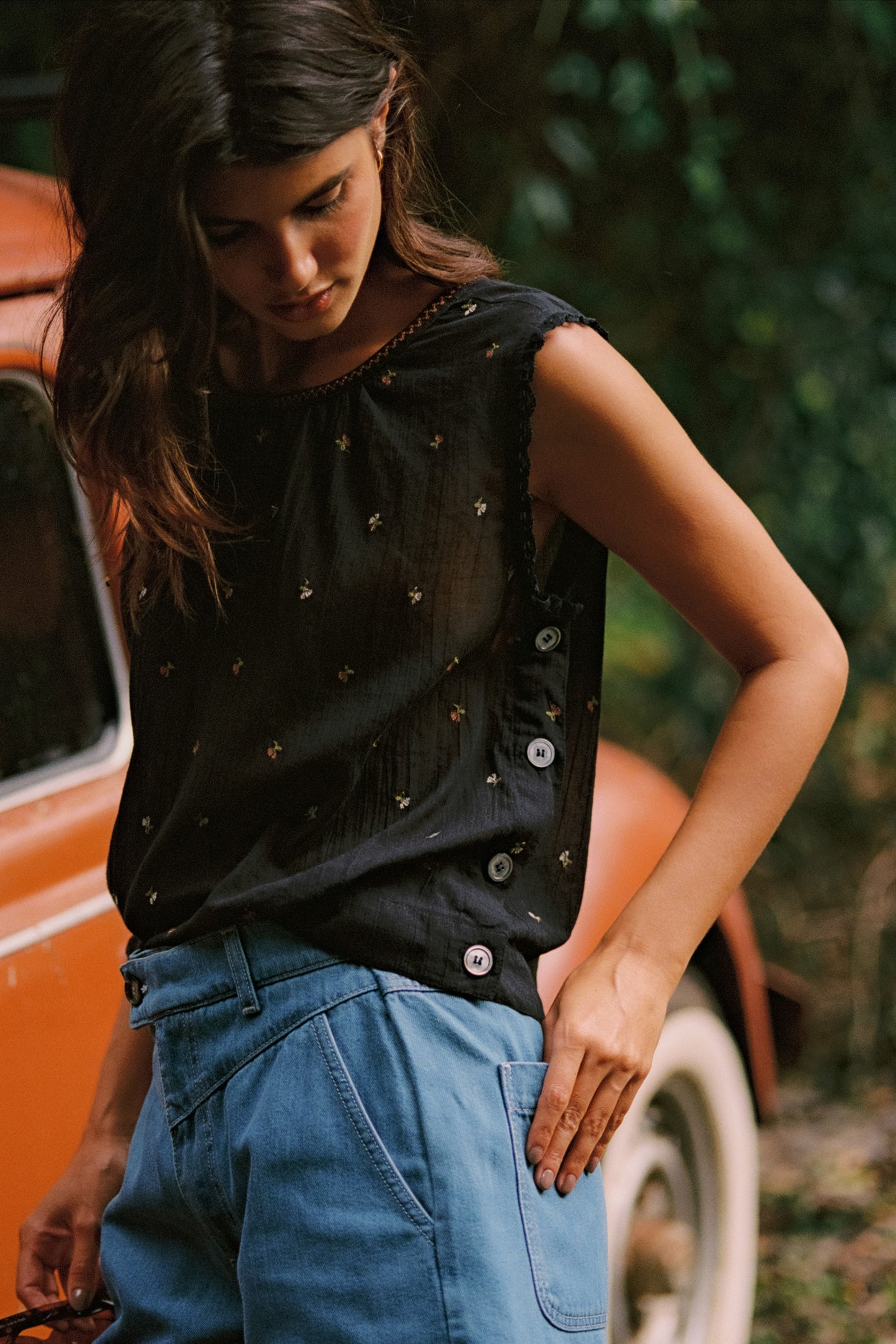 FLORAL EMBROIDERED TOP