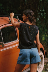 FLORAL EMBROIDERED TOP
