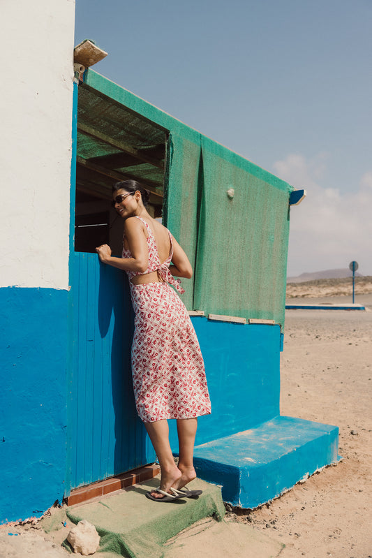 BACKLESS DRESS 2