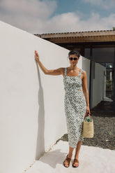 BACKLESS DRESS
