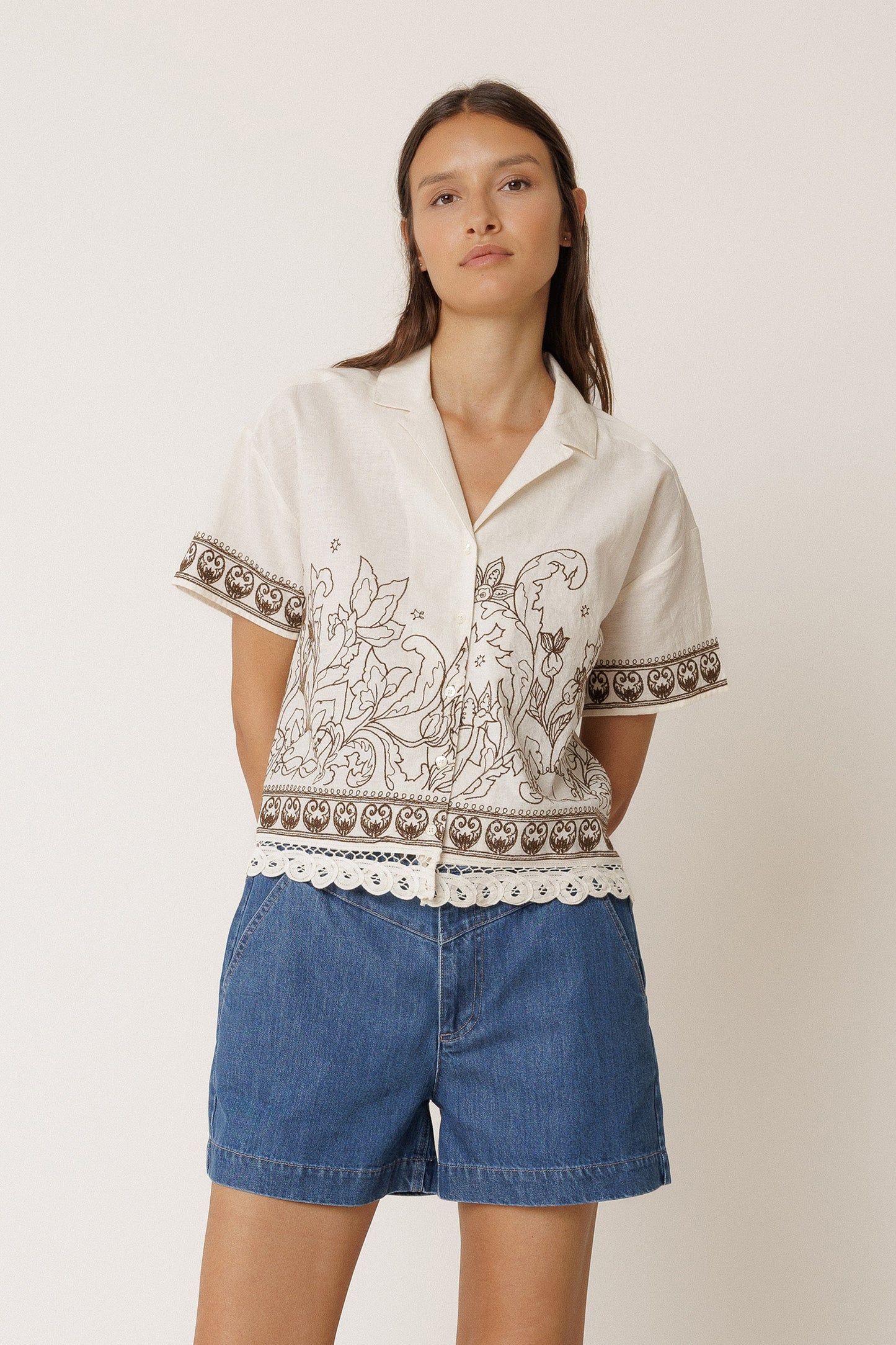 SHIRT WITH CONTRAST EMBROIDERY