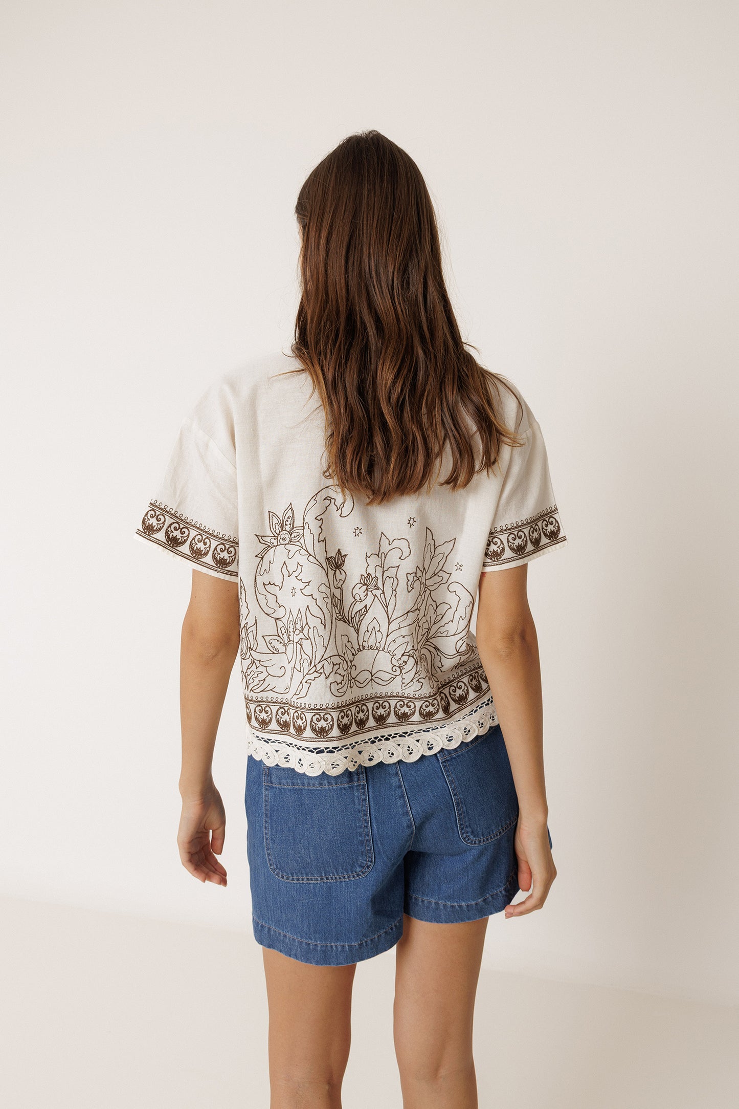 SHIRT WITH CONTRAST EMBROIDERY