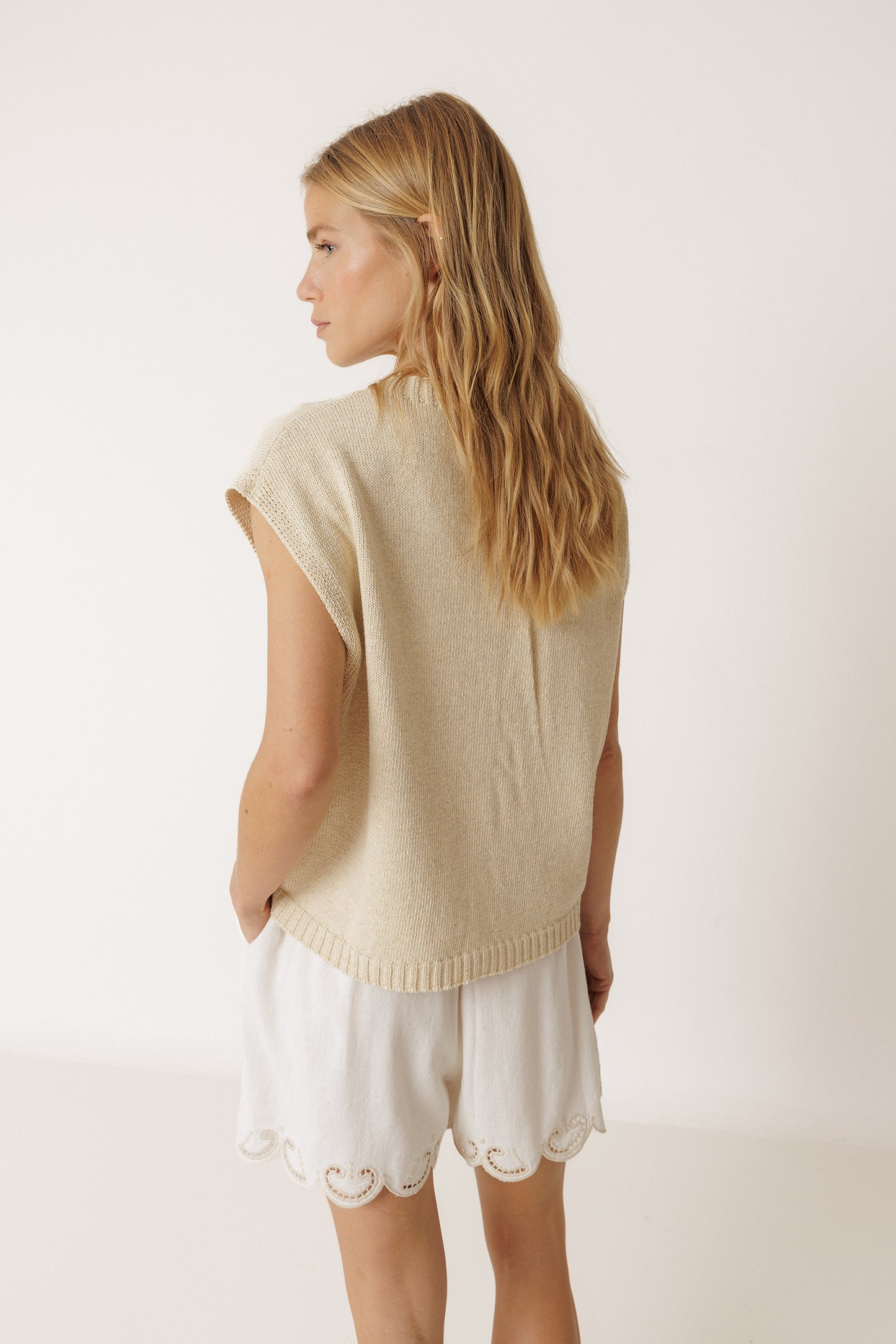 BOXY VEST WITH POCKETS