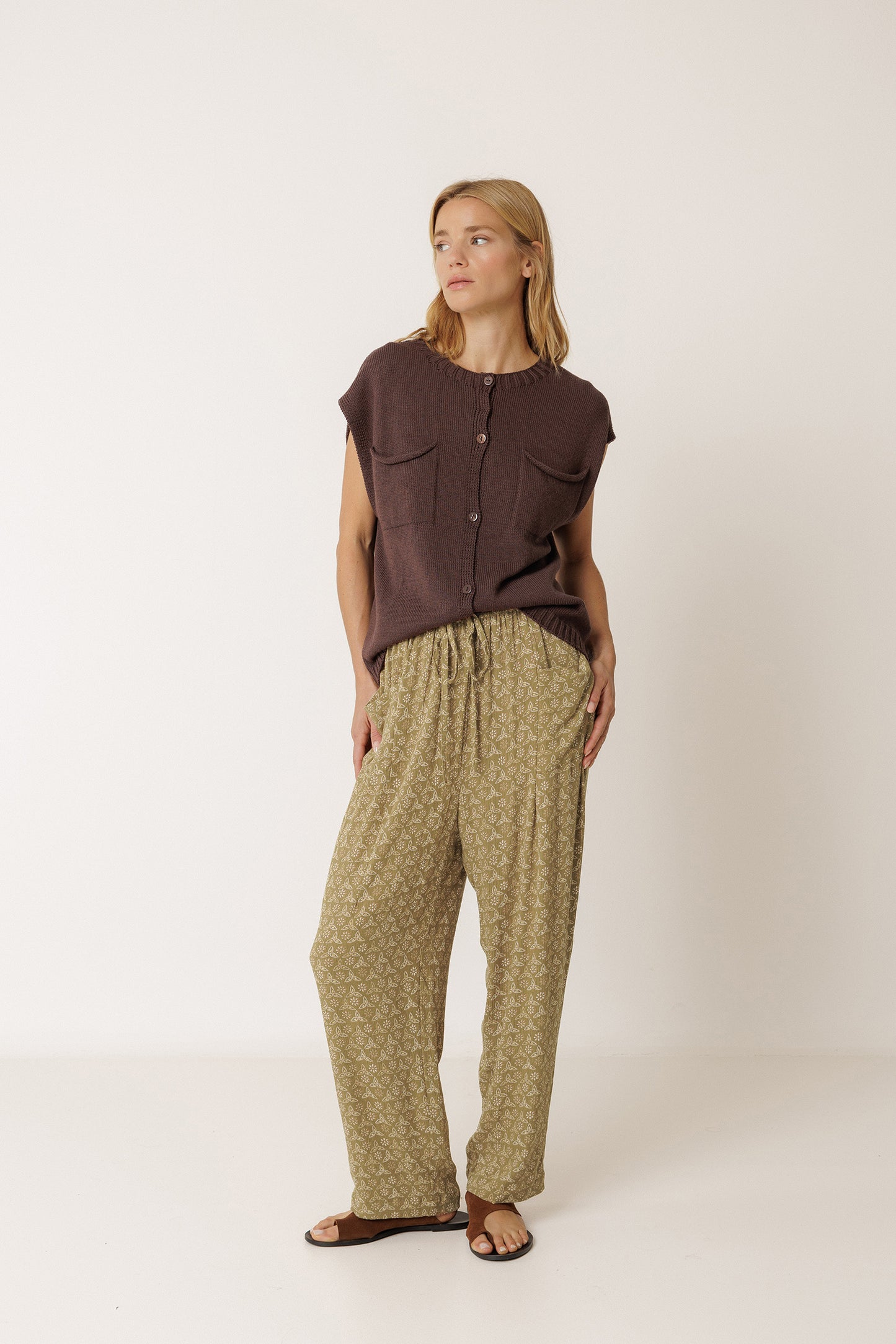 BOXY VEST WITH POCKETS