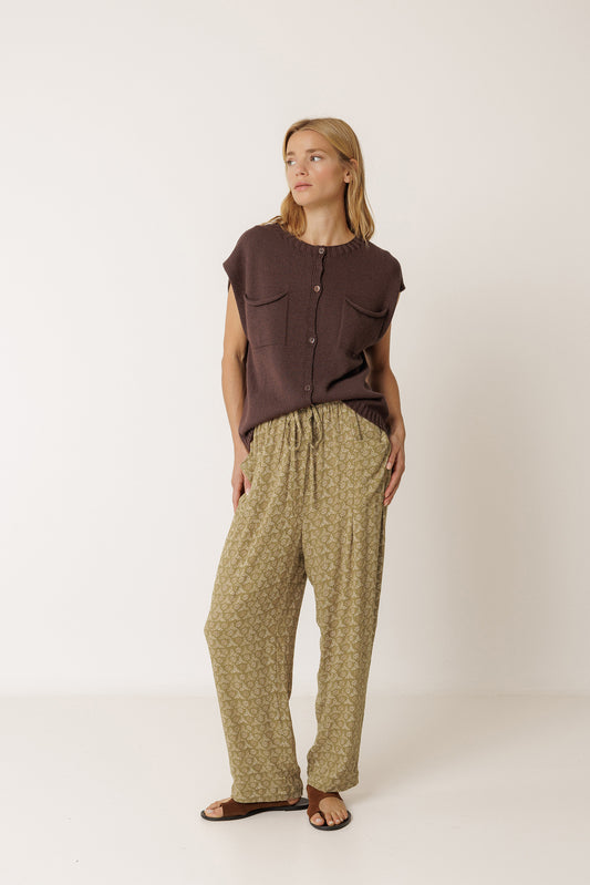 BOXY VEST WITH POCKETS 2