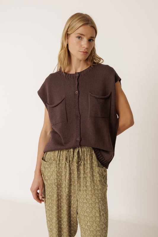 BOXY VEST WITH POCKETS 4