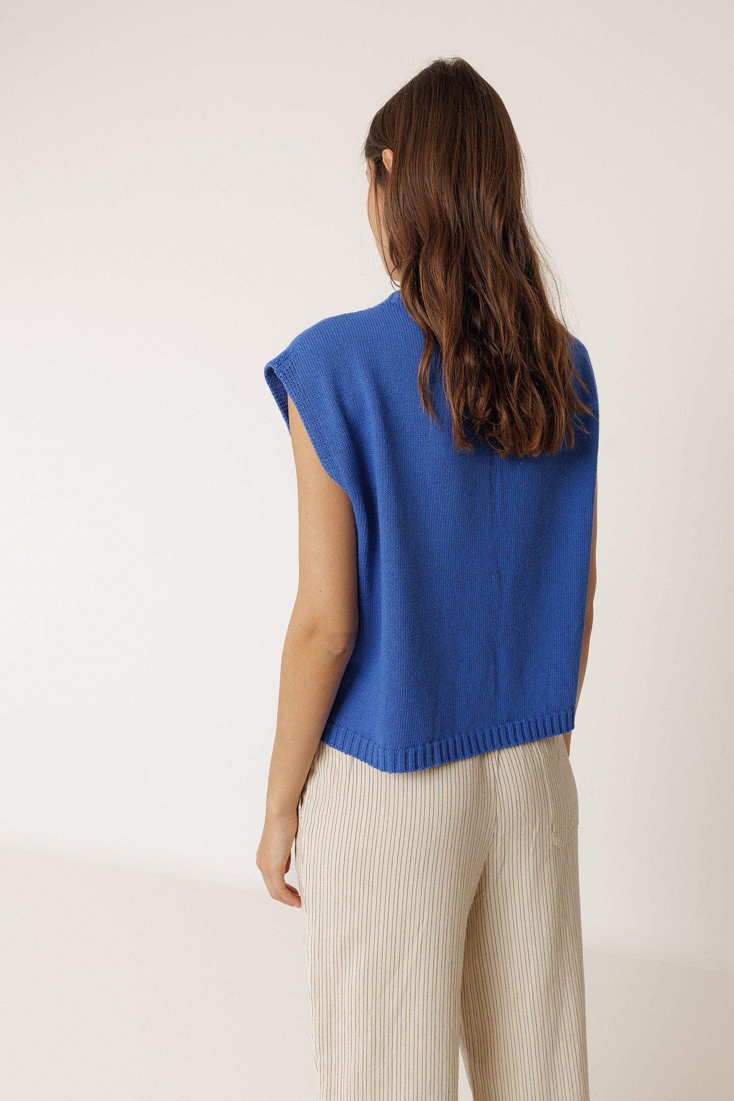 BOXY VEST WITH POCKETS