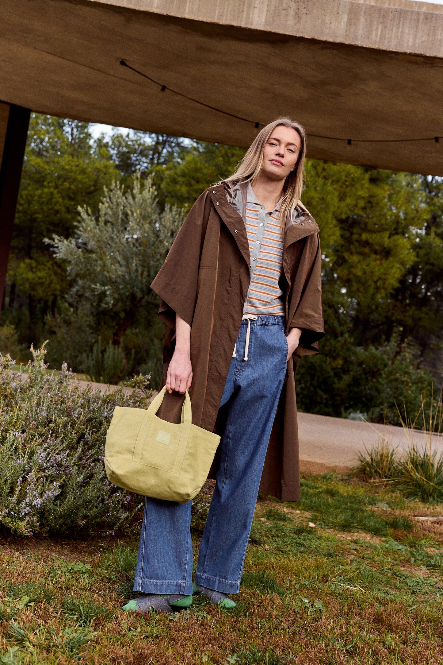 WATERPROOF RAINCOAT / CAPE