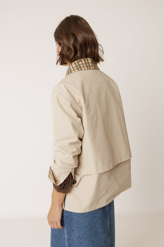 SHORT CHECKERED-COLLAR RAINCOAT 3