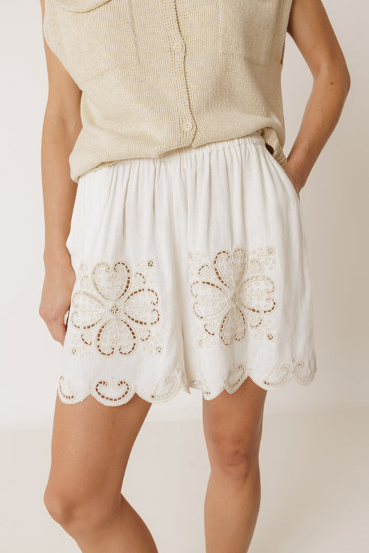 SCALLOPED EMBROIDERY SHORT 4