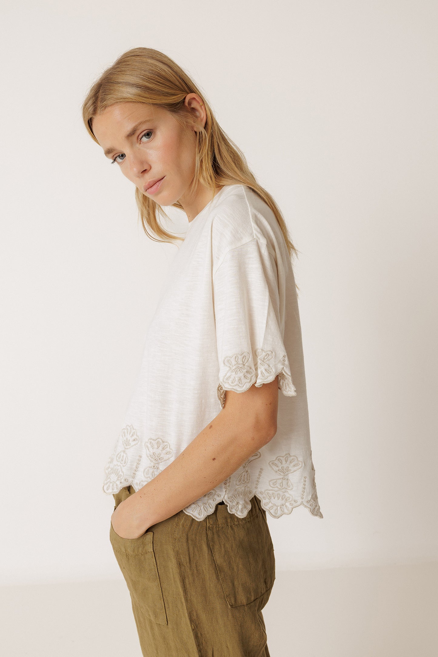 BOXY EMBROIDERED TEE