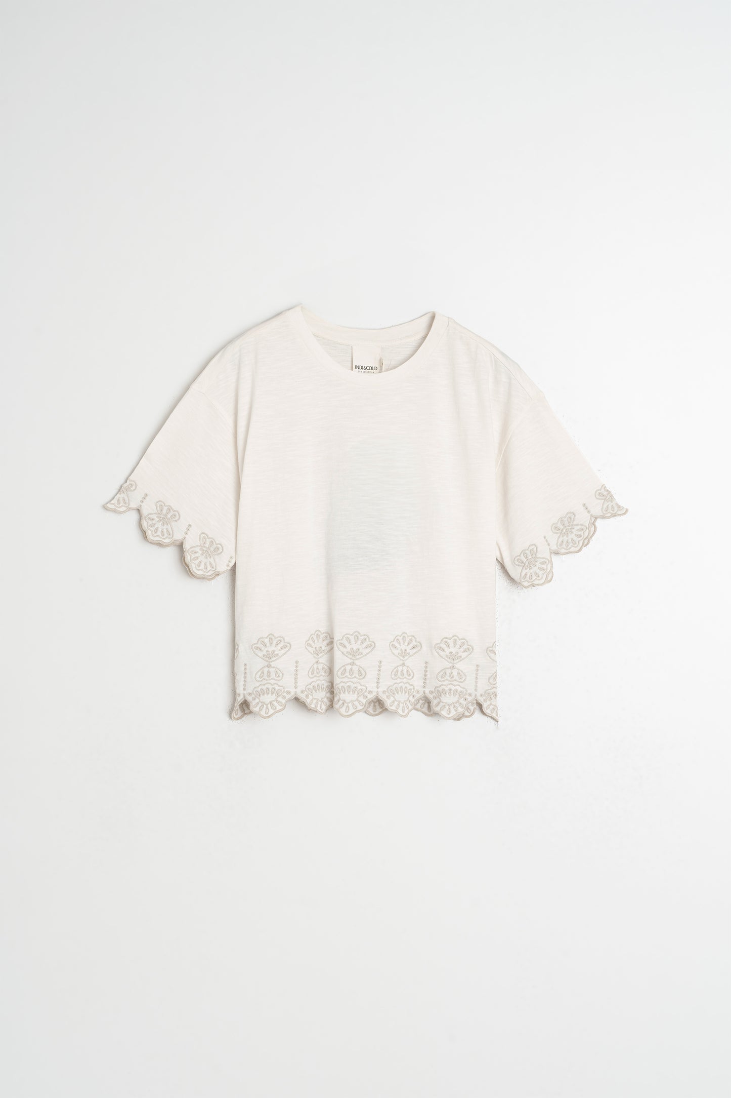 BOXY EMBROIDERED TEE